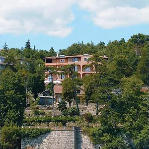 With Private Parking And Breakfast,seaview Волоско